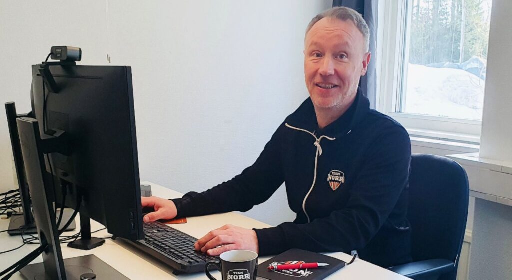 Anders Eriksson vid skrivbordet